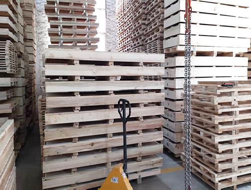 木托盤生產(chǎn)現(xiàn)場